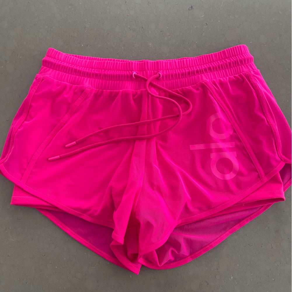 Alo yoga ambience shorts in hot pink S